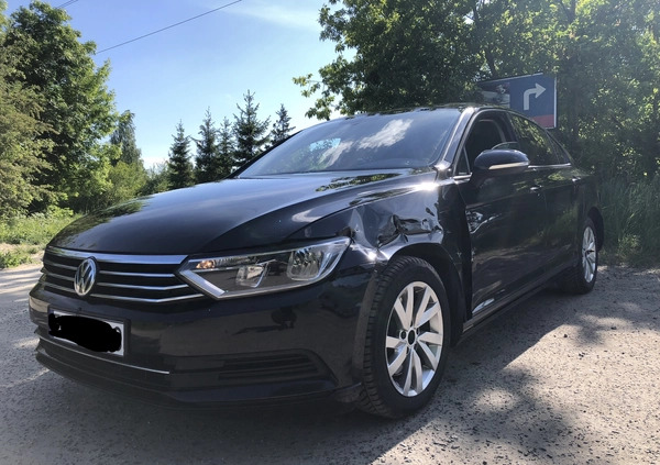 Volkswagen Passat cena 29900 przebieg: 242000, rok produkcji 2016 z Łódź małe 79